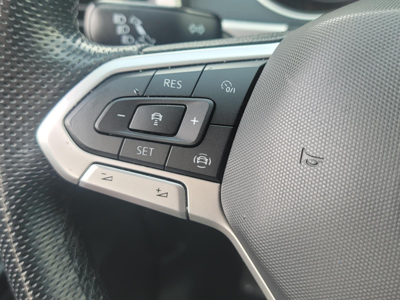 2021 Volkswagen Atlas 3.6L V6 SE w/Technology R-Line