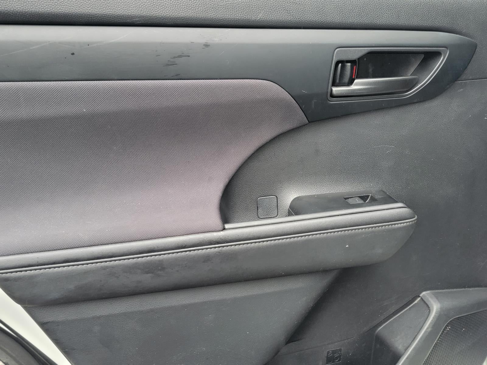 2020 Toyota Highlander LE