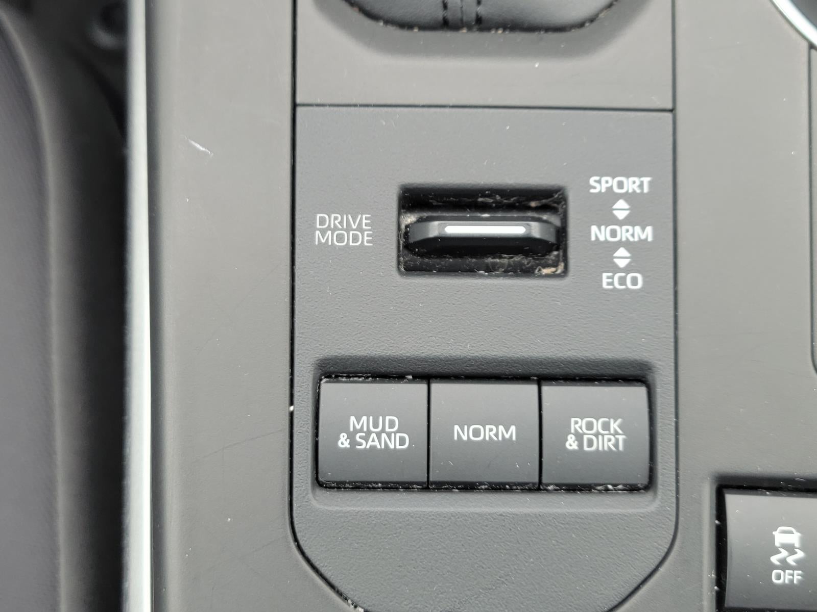 2020 Toyota Highlander LE