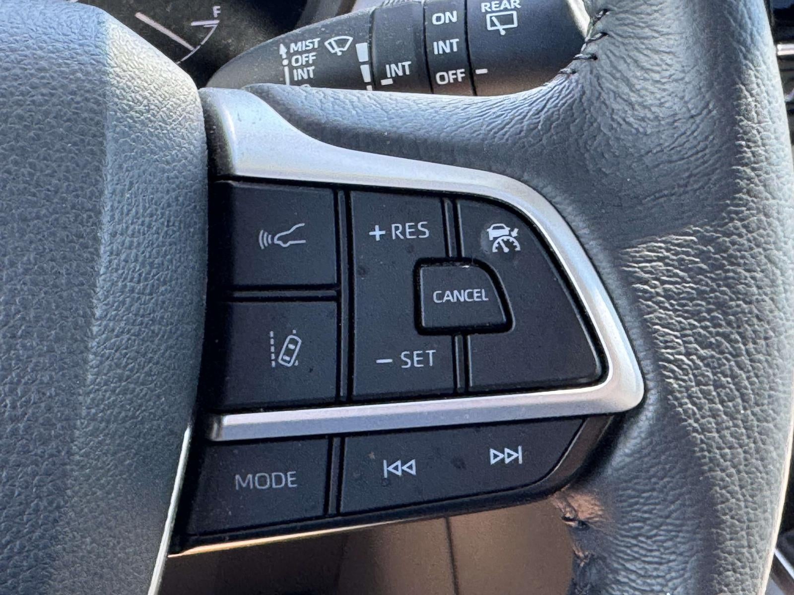 2024 Toyota Sienna XLE FWD 8-Passenger (Natl)