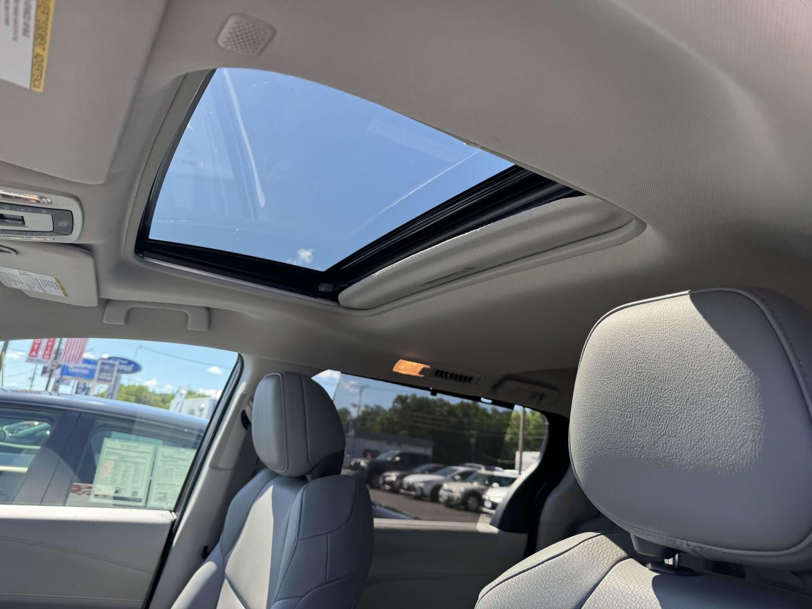 2024 Toyota Sienna XLE FWD 8-Passenger (Natl)