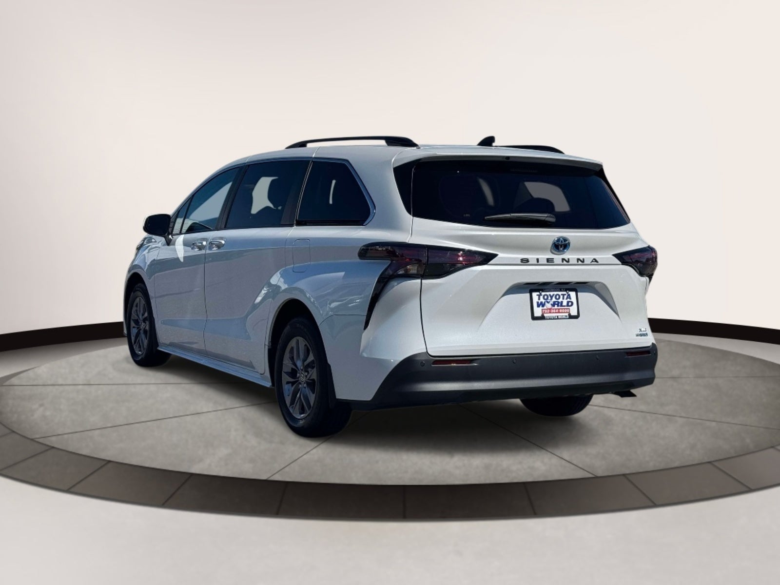 2024 Toyota Sienna XLE FWD 8-Passenger (Natl)