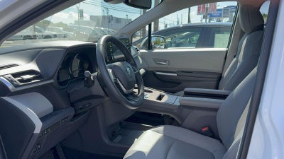 2024 Toyota Sienna XLE FWD 8-Passenger (Natl)