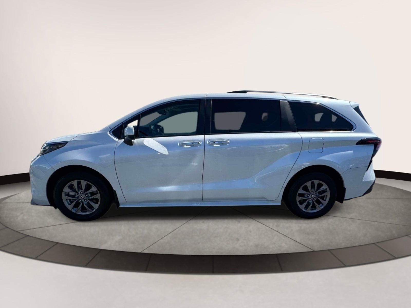2024 Toyota Sienna XLE FWD 8-Passenger (Natl)