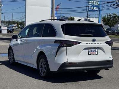 2024 Toyota Sienna XLE FWD 8-Passenger (Natl)