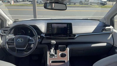 2024 Toyota Sienna XLE FWD 8-Passenger (Natl)