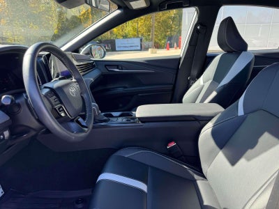 2025 Toyota Camry SE (Natl)