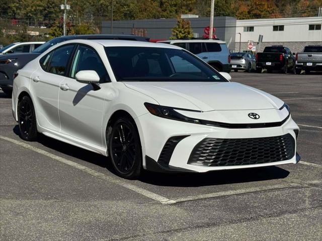 2025 Toyota Camry SE (Natl)