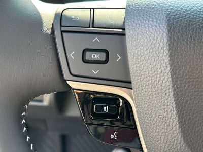 2025 Toyota Camry SE AWD