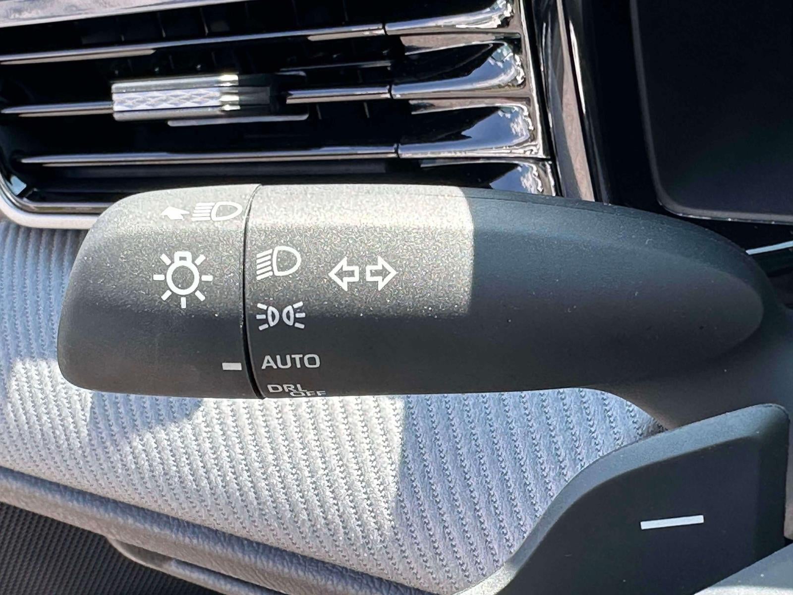 2025 Toyota Camry SE AWD