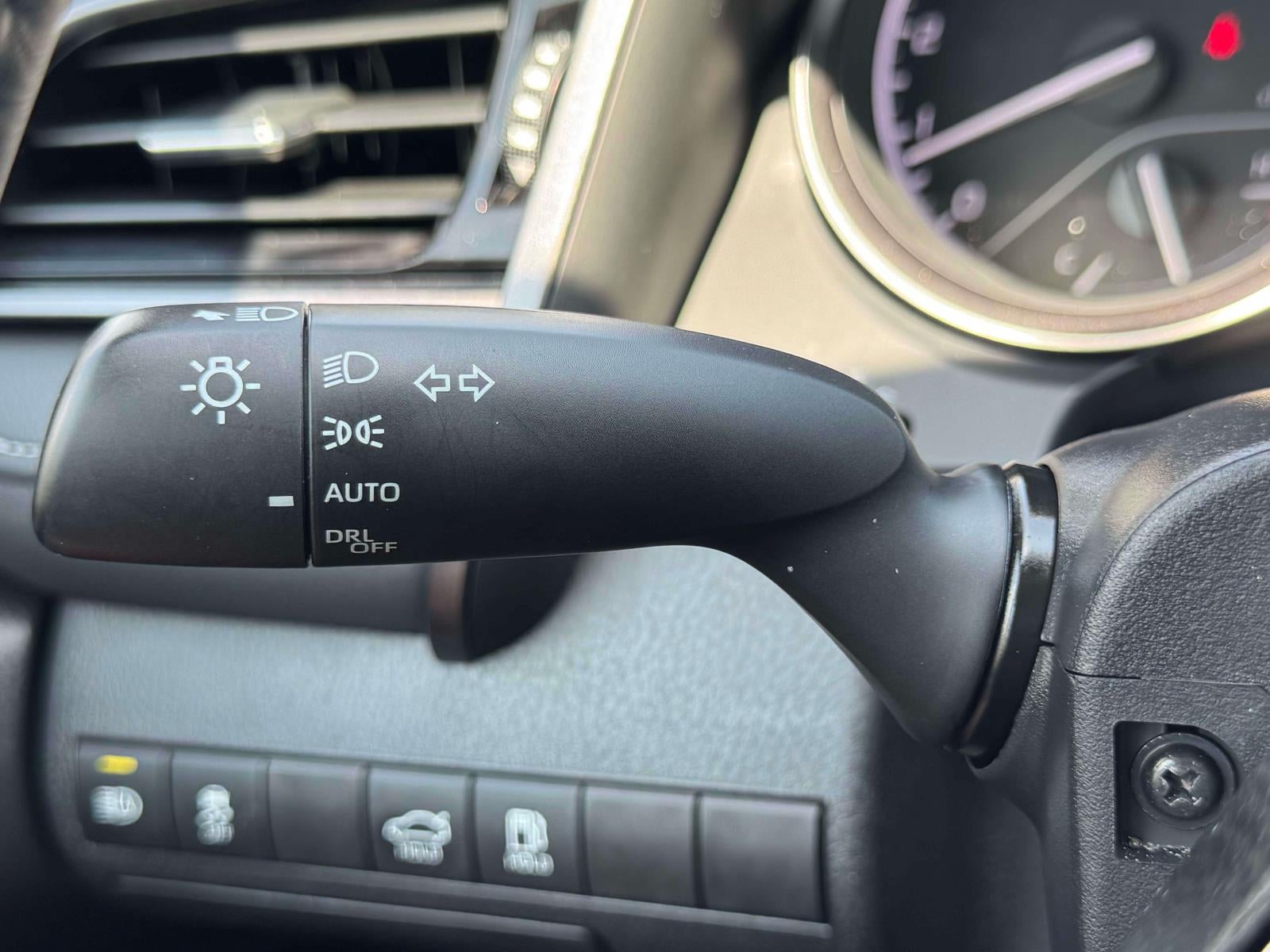 2024 Toyota Camry SE Auto (Natl)
