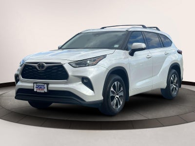 2022 Toyota Highlander XLE AWD (Natl)