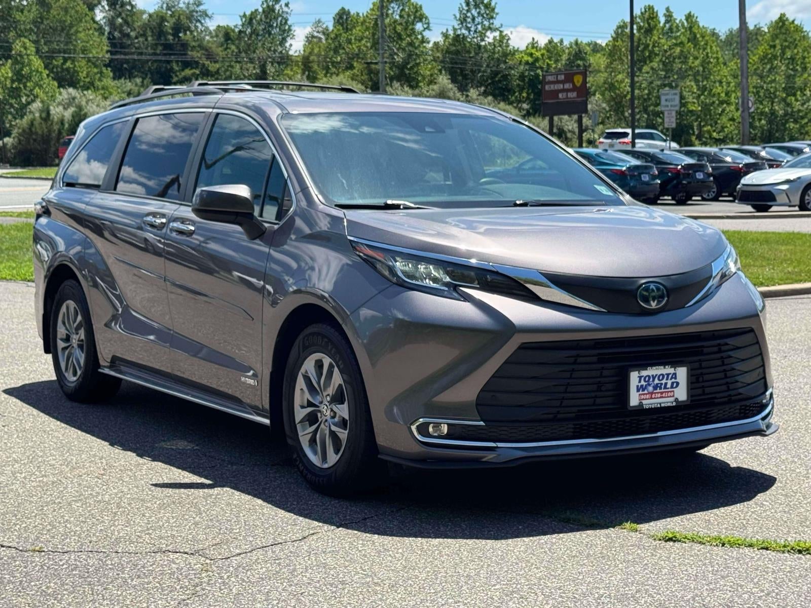 2021 Toyota Sienna XLE FWD 8-Passenger (Natl)