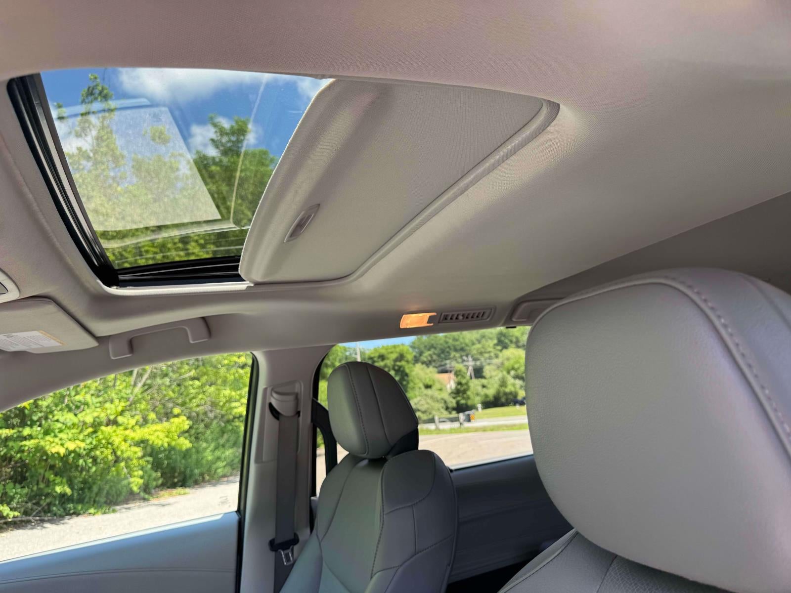2021 Toyota Sienna XLE FWD 8-Passenger (Natl)