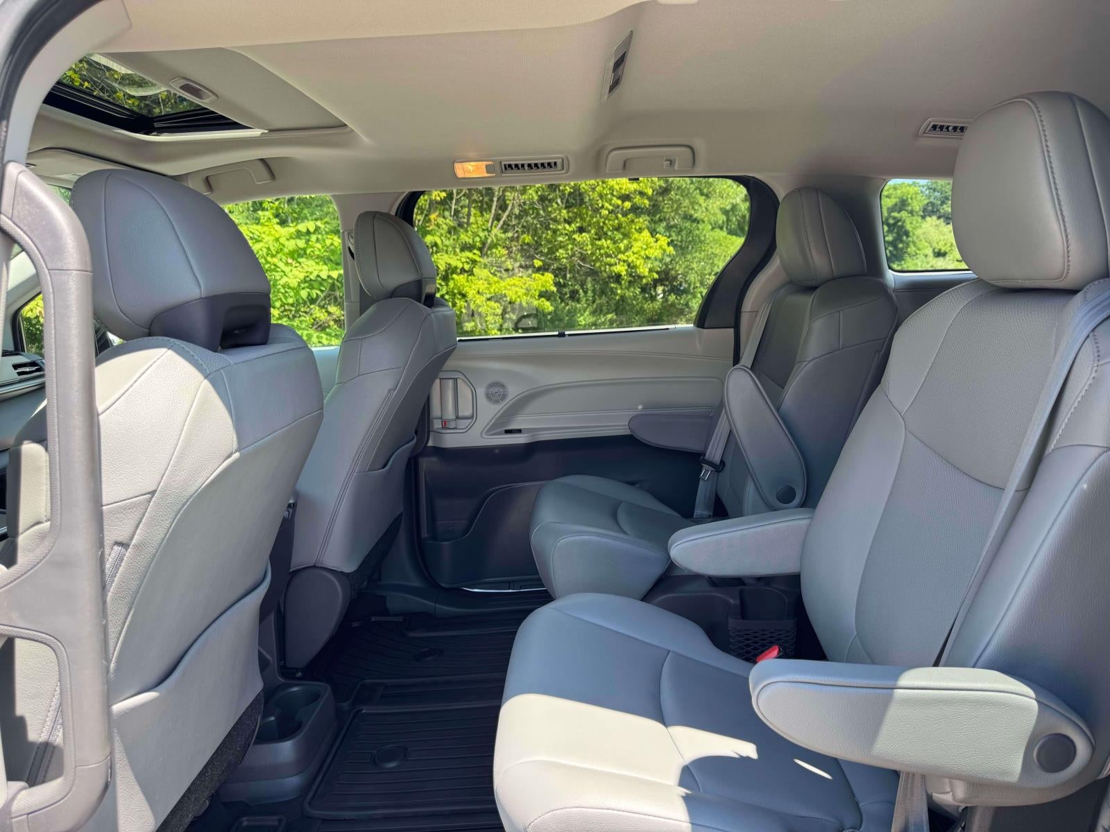 2021 Toyota Sienna XLE FWD 8-Passenger (Natl)