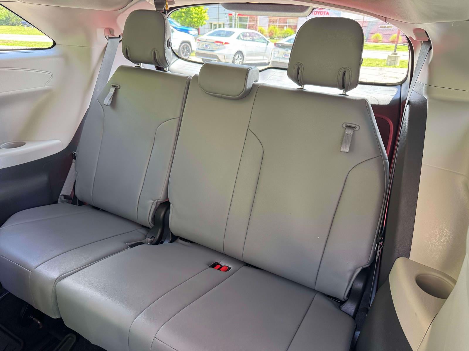2021 Toyota Sienna XLE FWD 8-Passenger (Natl)