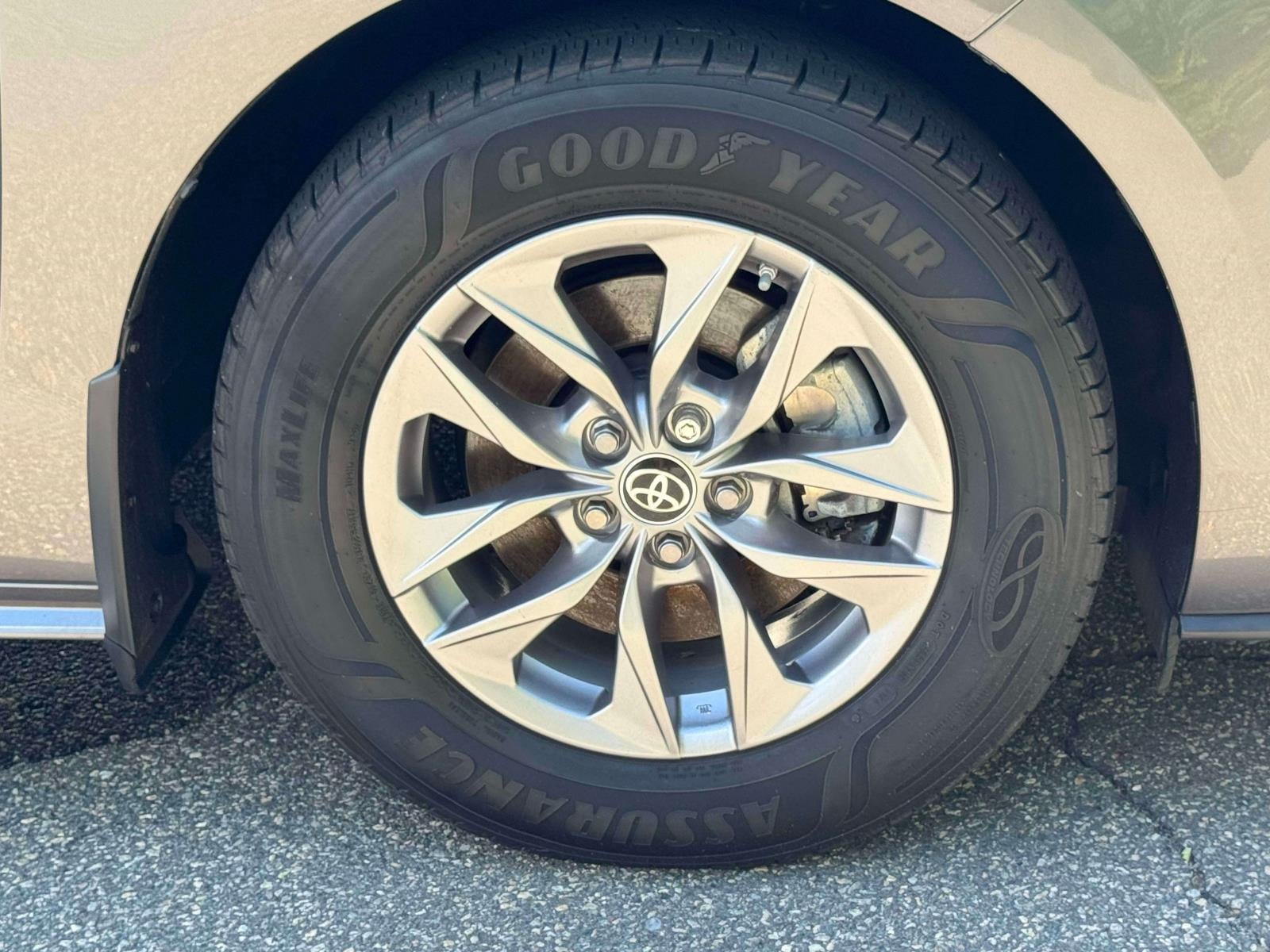 2021 Toyota Sienna XLE FWD 8-Passenger (Natl)