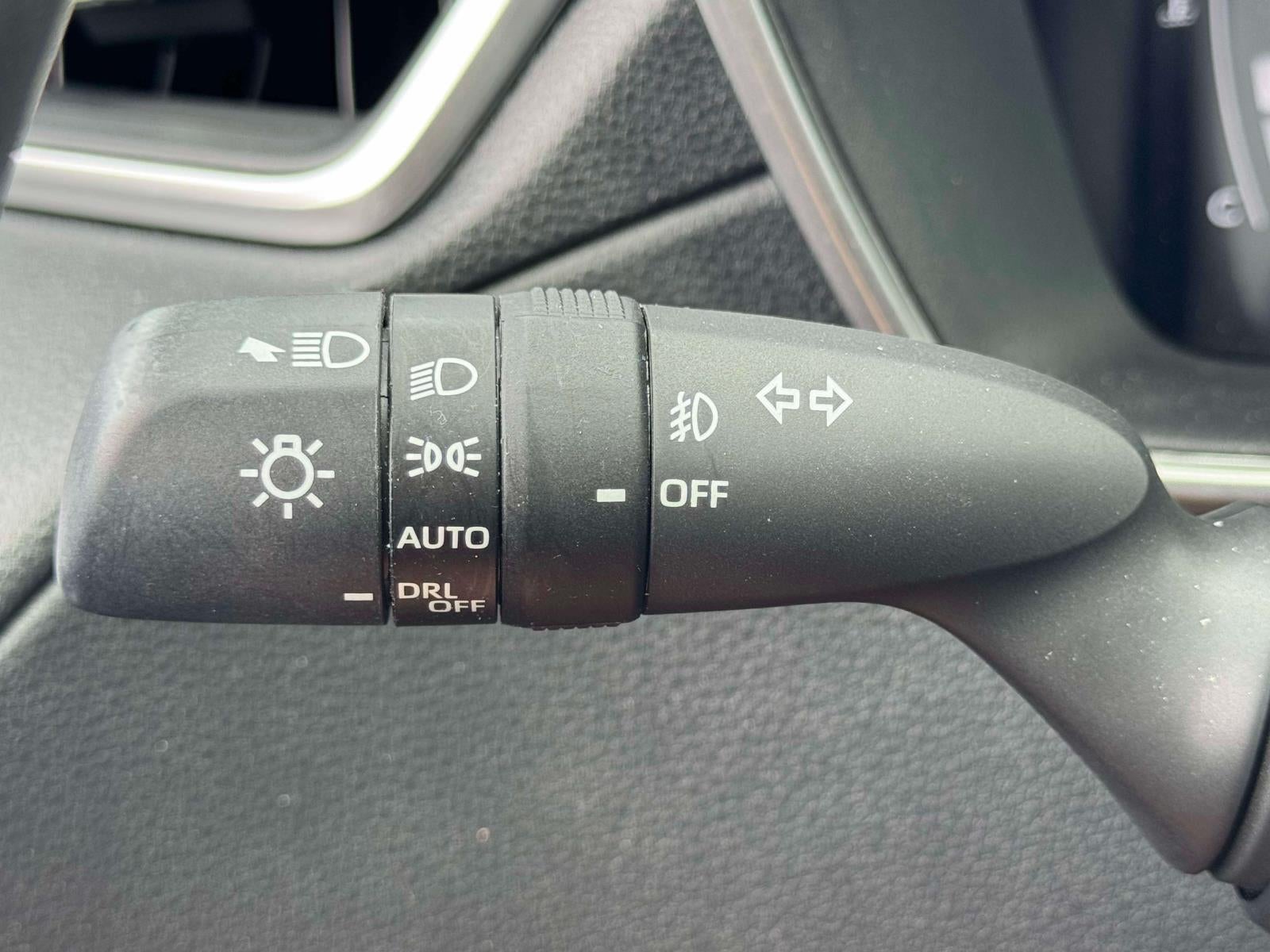 2023 Toyota Corolla Cross XLE 4WD (Natl)