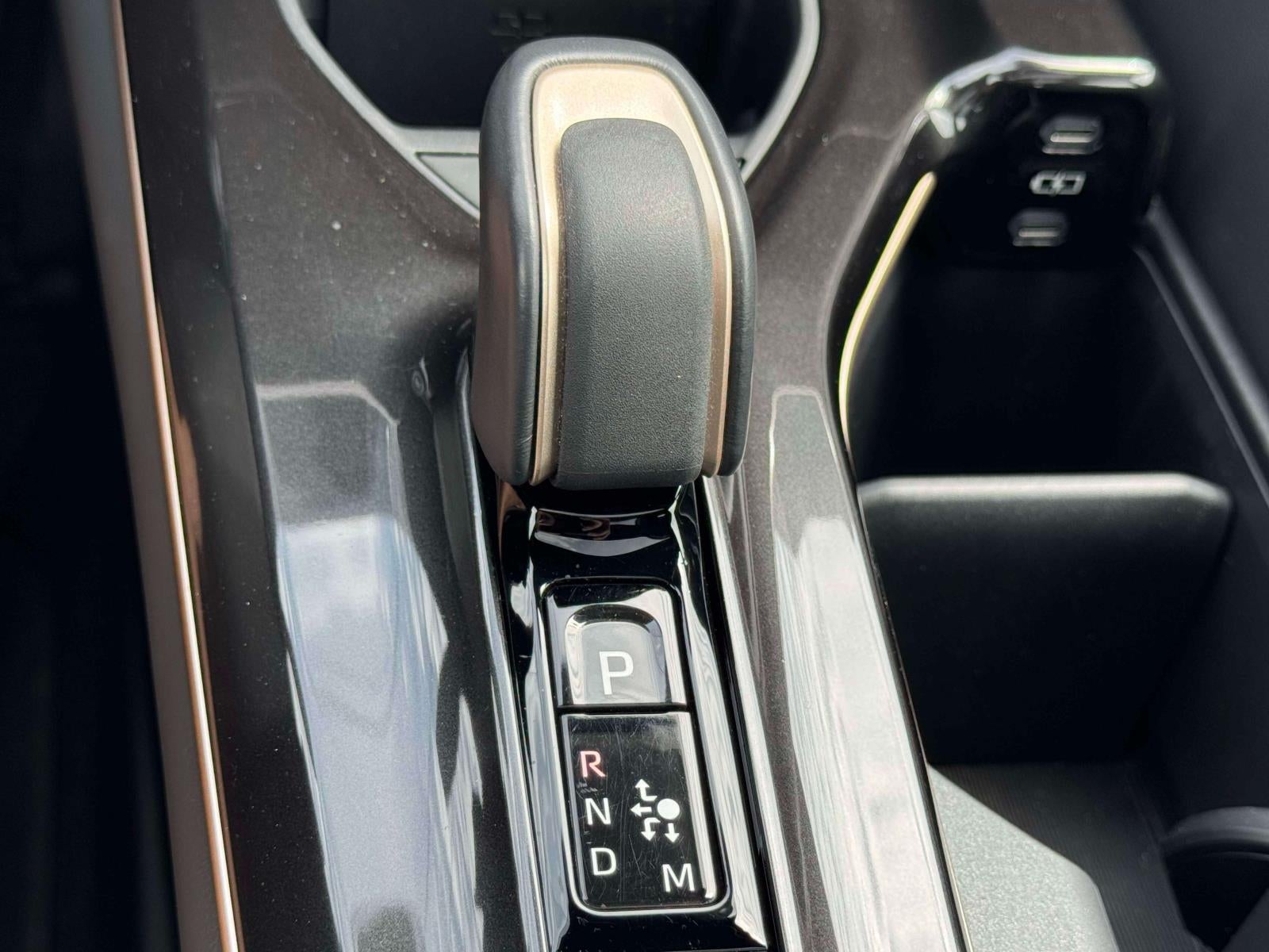 2025 Toyota Crown Platinum AWD (Natl)
