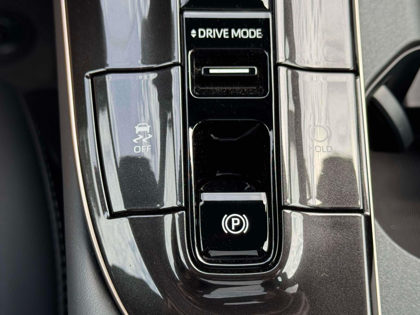 2025 Toyota Crown Platinum AWD (Natl)