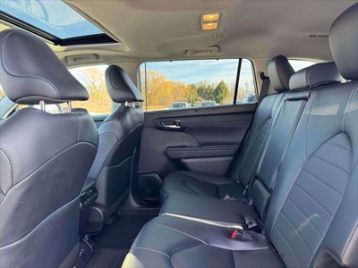 2025 Toyota Highlander Hybrid XLE AWD (Natl)