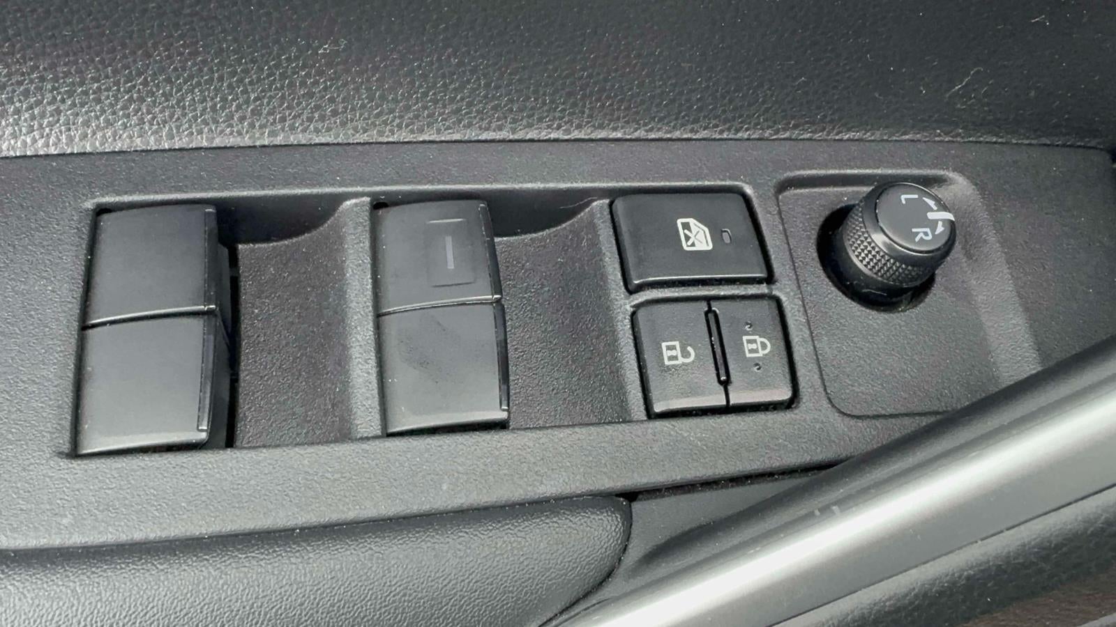 2023 Toyota Corolla Cross LE 4WD (Natl)