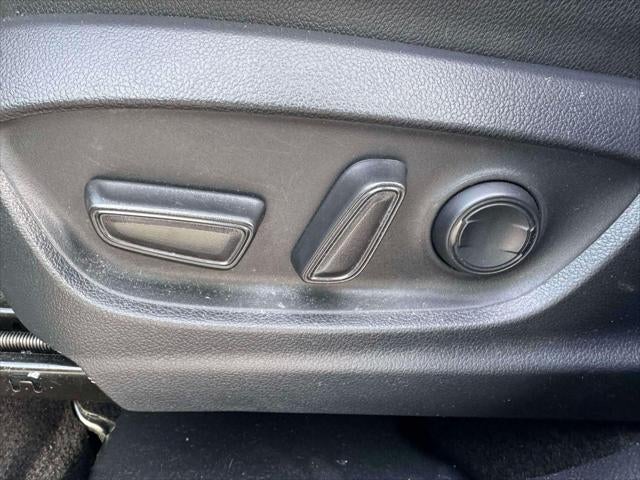 2024 Toyota Corolla Cross XLE 4WD (Natl)