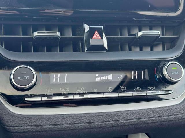 2024 Toyota Corolla Cross XLE 4WD (Natl)