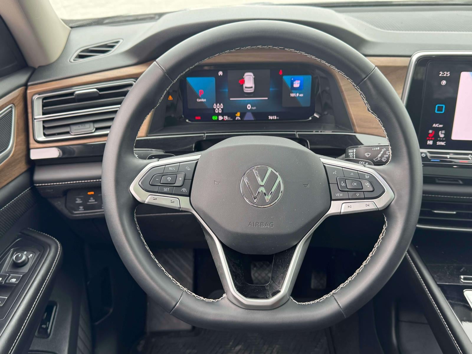 2025 Volkswagen Atlas 2.0T SE