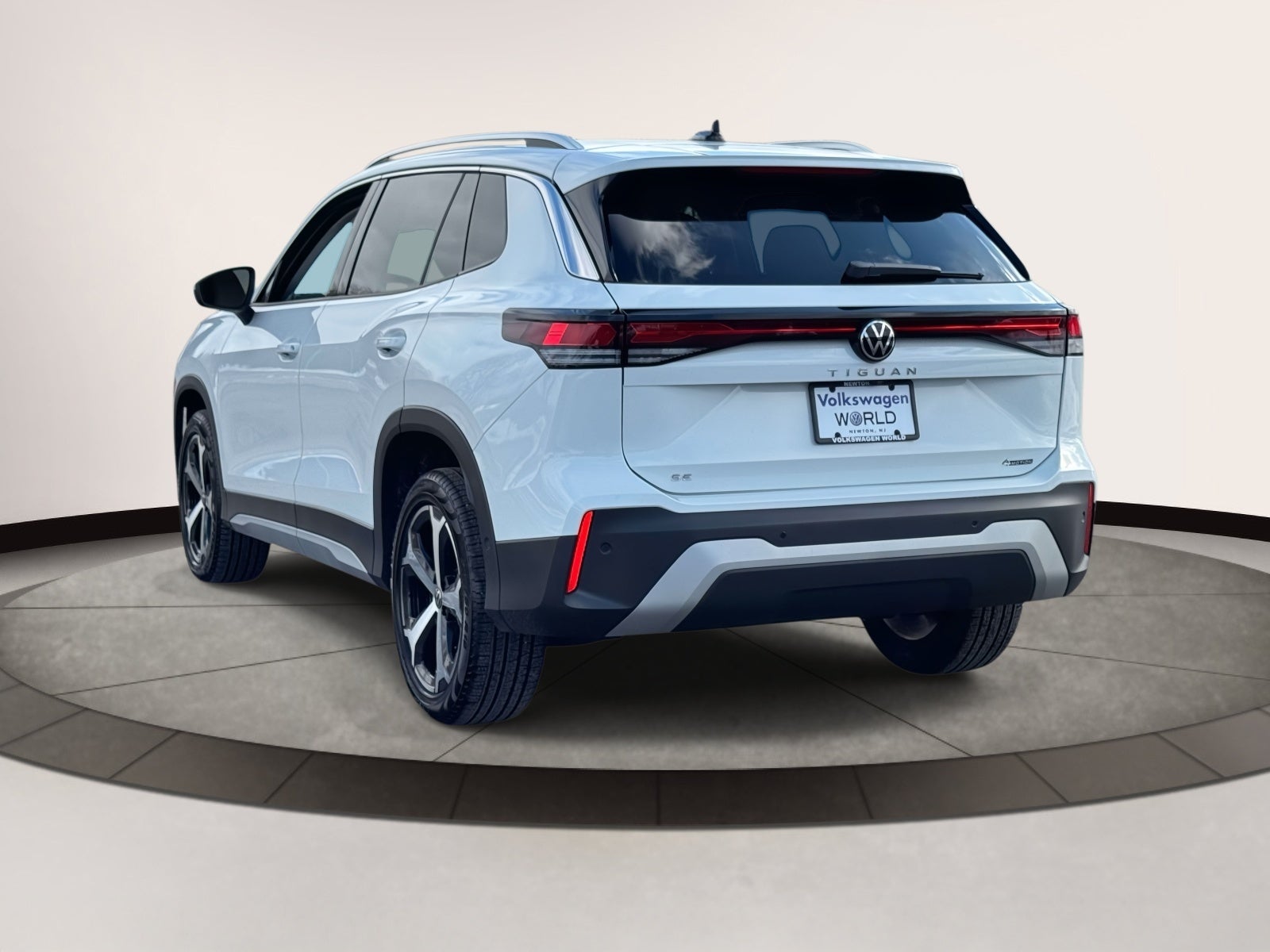 2025 Volkswagen Tiguan 2.0T SE