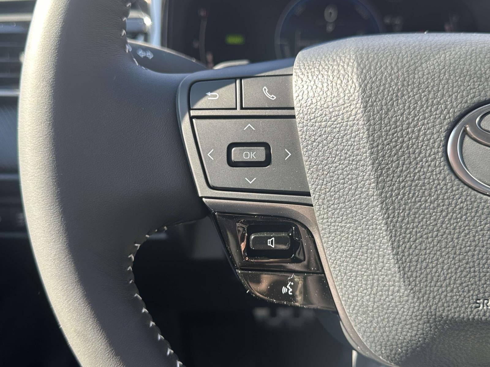 2026 Toyota Camry SE AWD