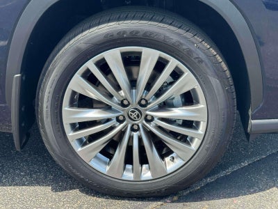 2026 Toyota Highlander Hybrid Platinum