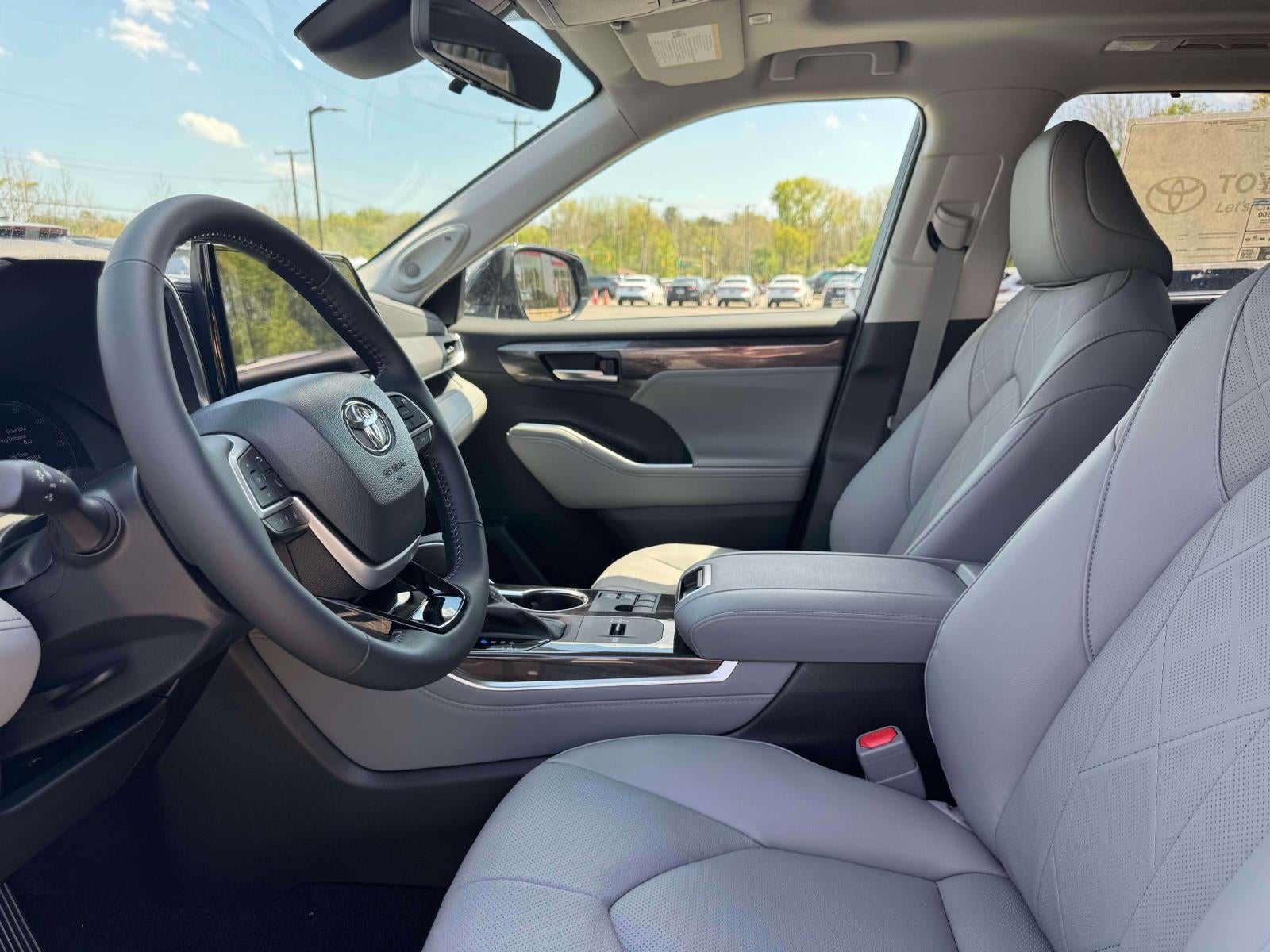 2026 Toyota Highlander Hybrid Platinum