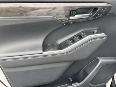 2026 Toyota Highlander Hybrid Platinum