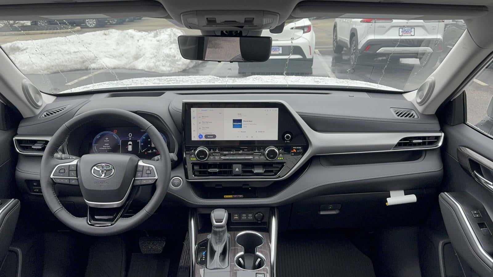 2026 Toyota Highlander Hybrid Platinum