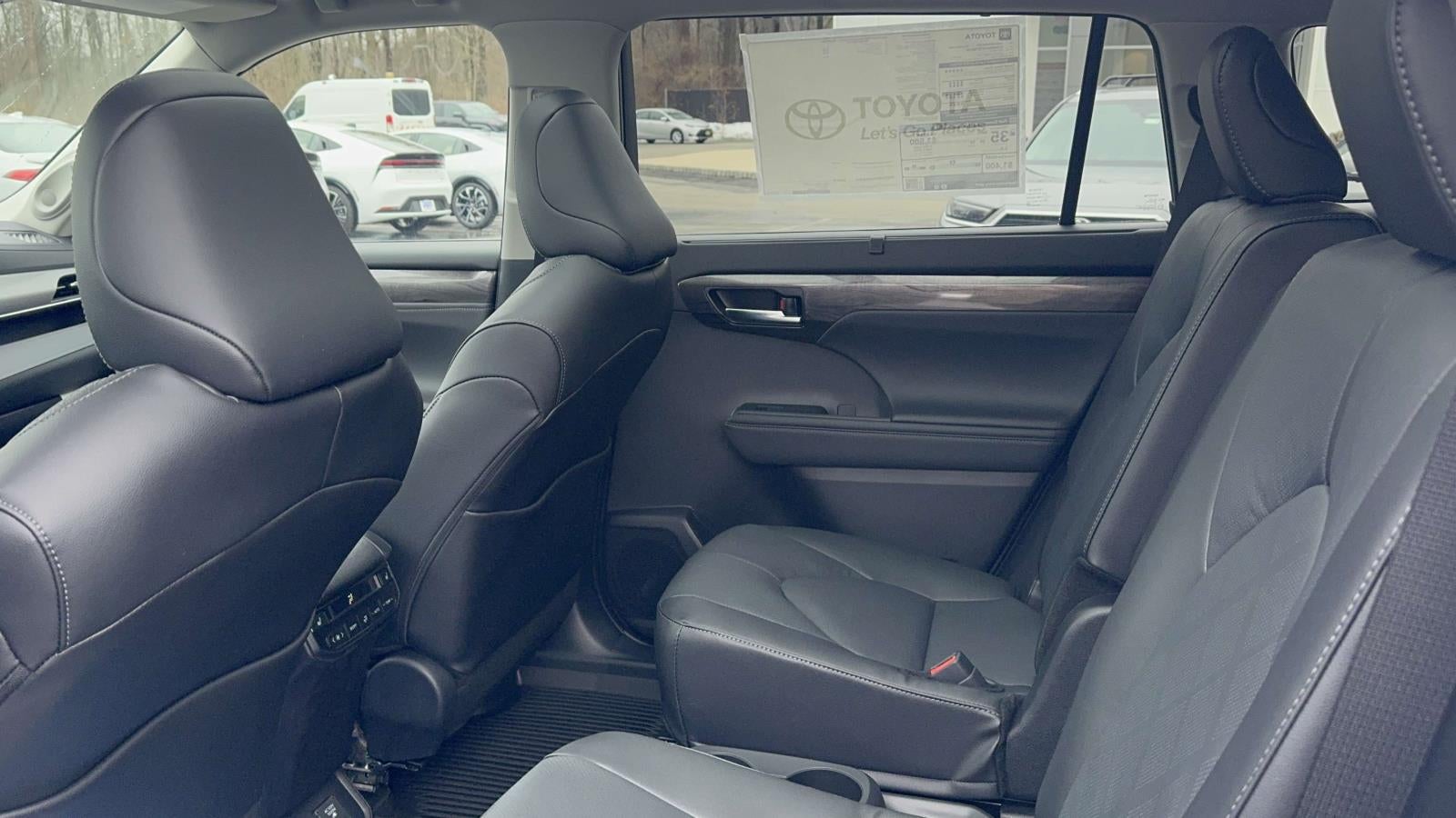 2026 Toyota Highlander Hybrid Platinum